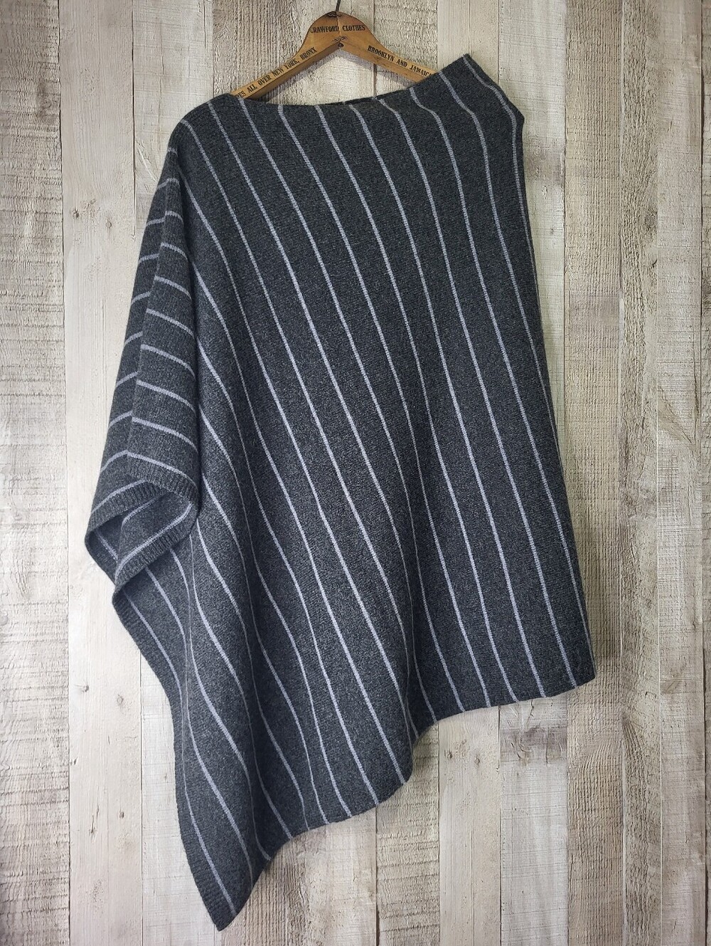 L.L.Bean Charcoal Gray Pinstripe Knit Poncho. Merino Wool. One Size. Item 503507